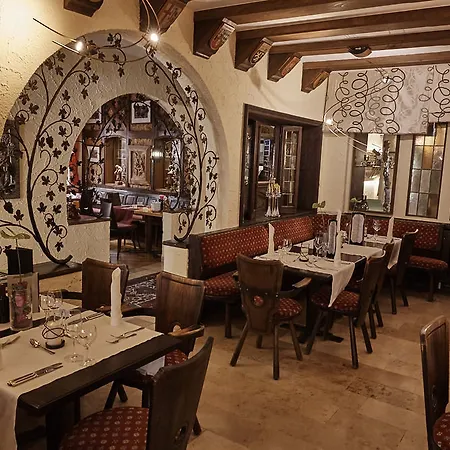 Ringhotel 3* Rüdesheim nad Renem