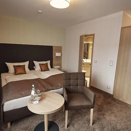 Ringhotel 3* Rüdesheim nad Renem